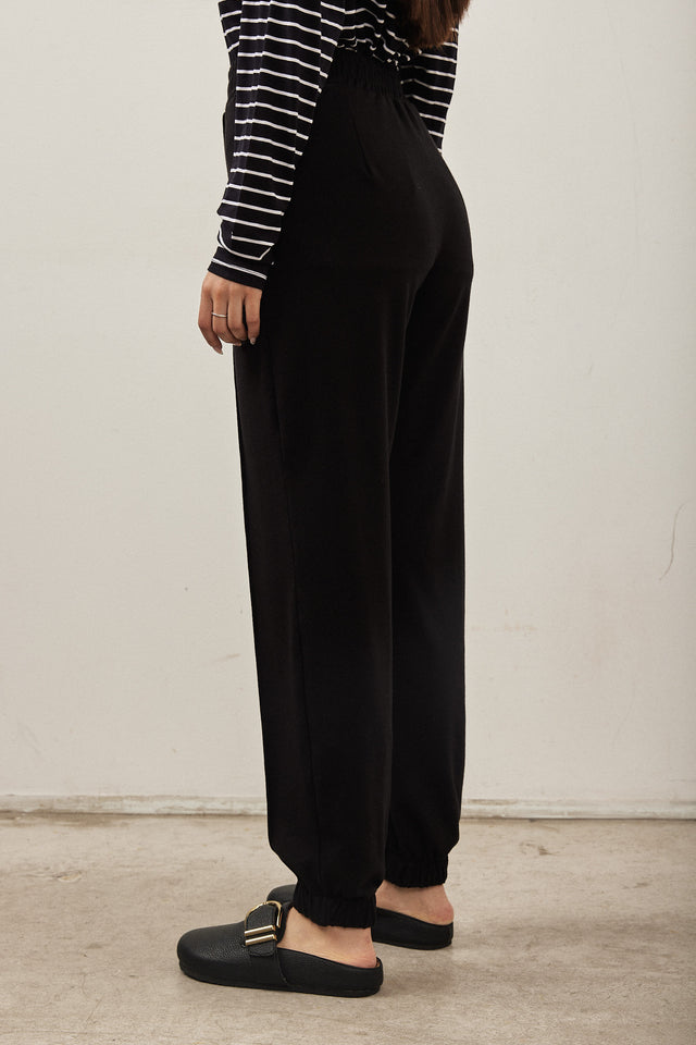 מכנסי ג'וגר מודל מחויטים שחורים