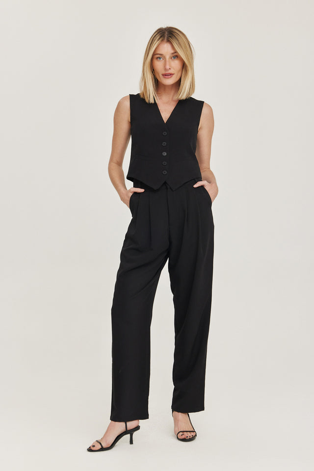 וסט פנה קוטה מחוייט מפתח וי שחור