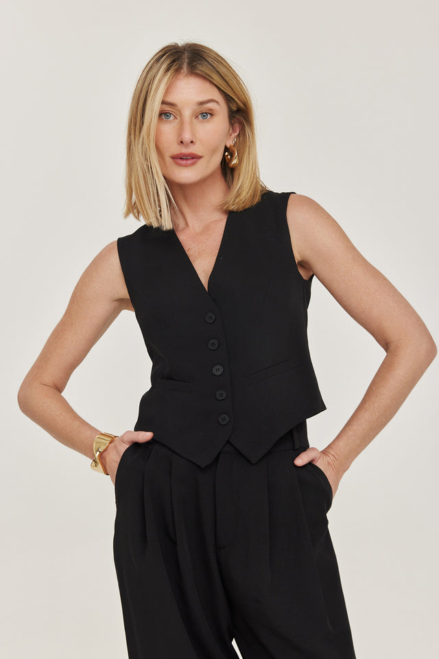 וסט פנה קוטה מחוייט מפתח וי שחור