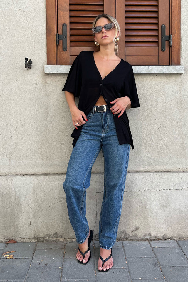 חולצת נינה מכופתרת שחורה קצרה