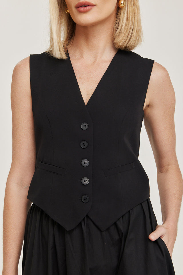 וסט פנה קוטה מחוייט מפתח וי שחור