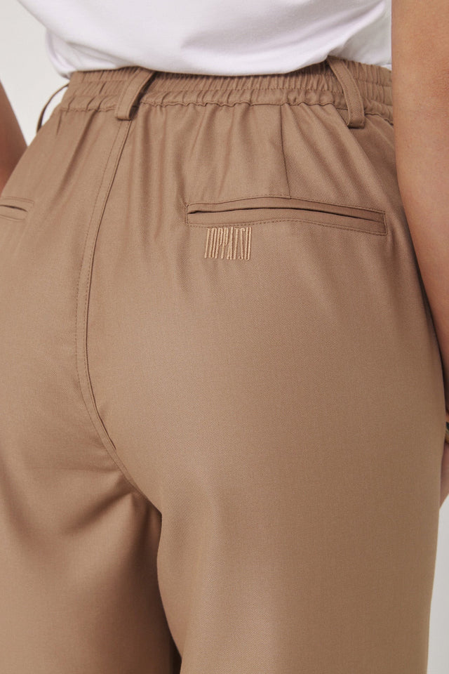 מכנסי פרצל מחוייטים מתרחבים בז'