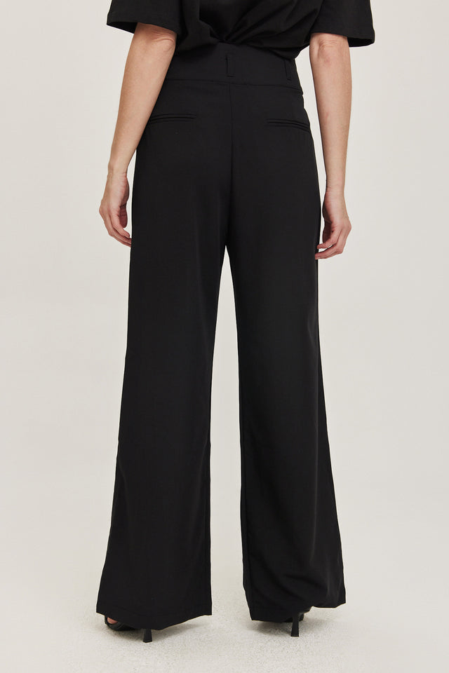 מכנסיים מחוייטים קרמבו חגורה רחבה קפלים שחורים