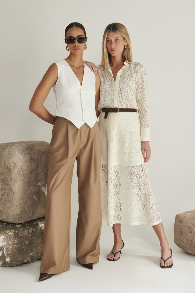 וסט מחוייט מפתח וי לבן