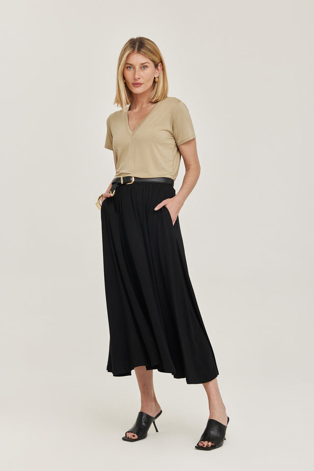 חולצת T מודל קוקיז מפתח וי שרוולים קצרים אבן