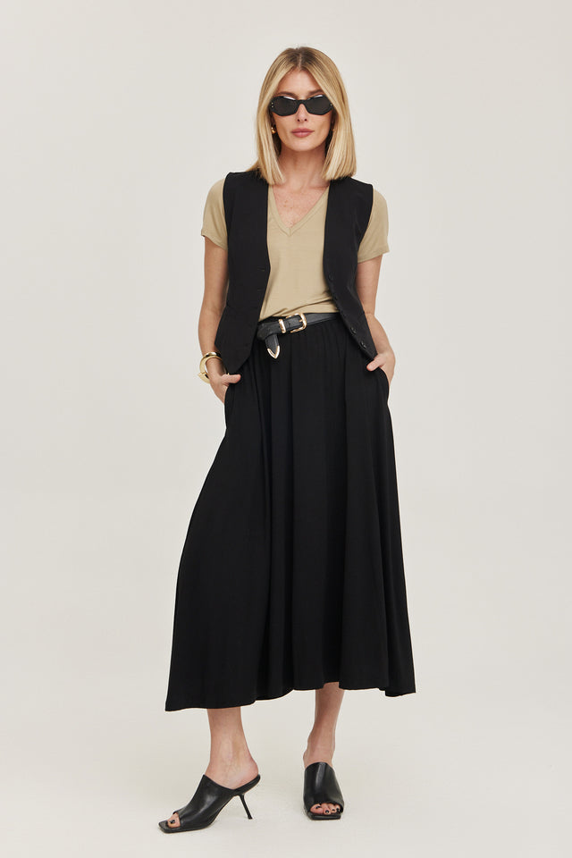 וסט פנה קוטה מחוייט מפתח וי שחור