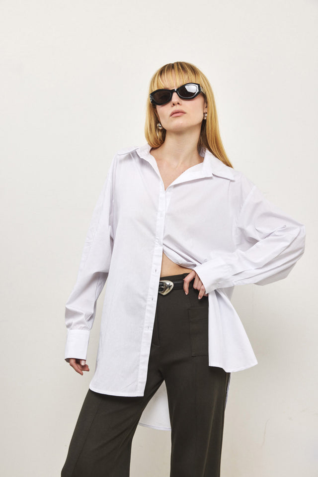 חולצה מכופתרת בויפרנד פטריס לבנה