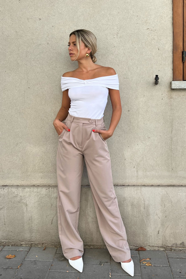 מכנסיים מחויטים בז' סיזאן