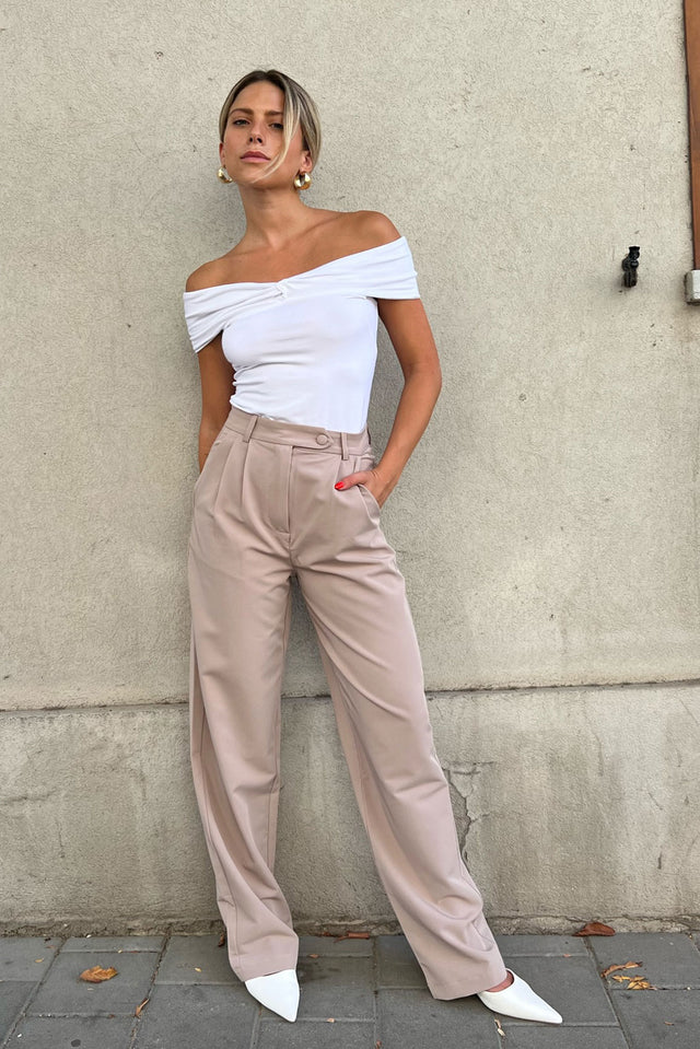 מכנסיים מחויטים בז' סיזאן