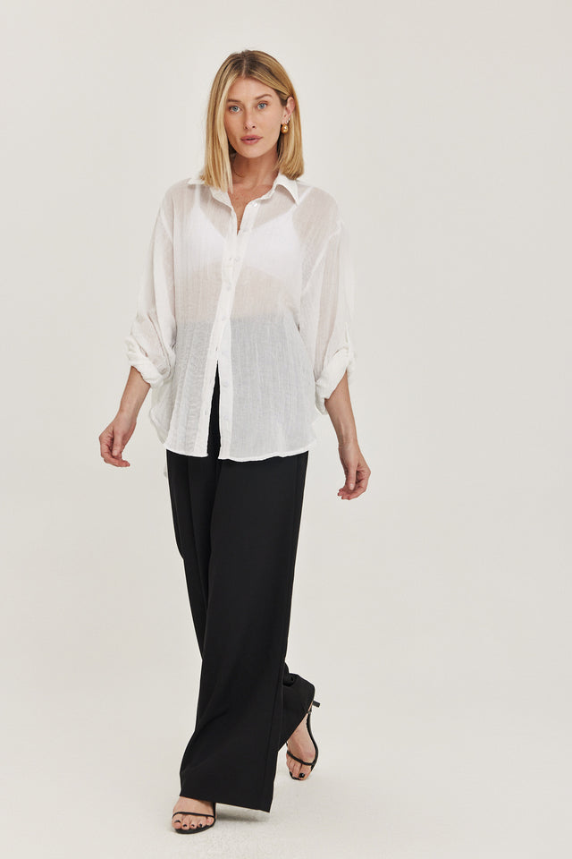 חולצה מכופתרת או-לה-לה בויפרנד שרוולים תפוחים שמנת