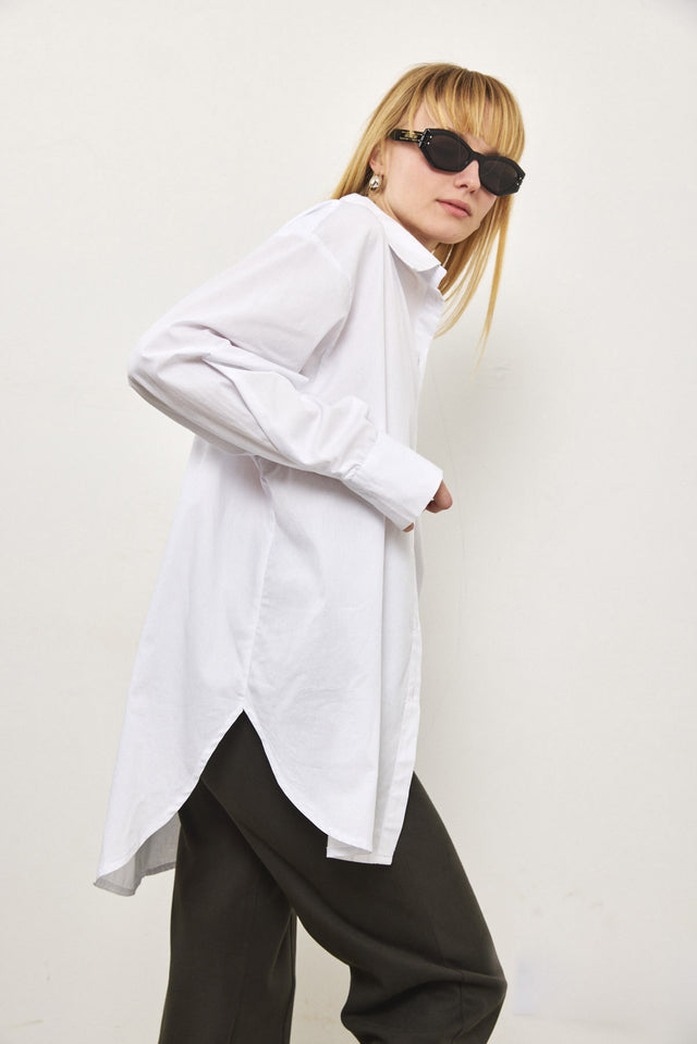 חולצה מכופתרת בויפרנד פטריס לבנה