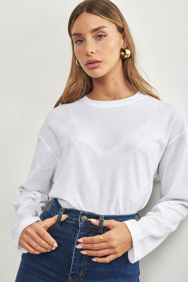 חולצת וופל מפתח עגול ארוכה לבנה