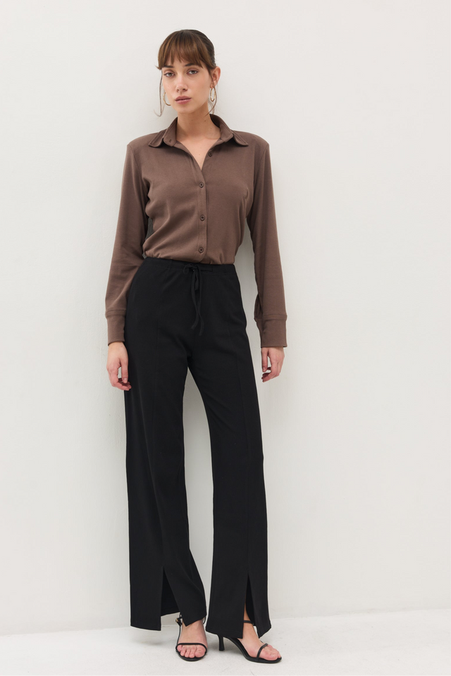 מכנסי קקאו ריב פתח קדמי שחורים