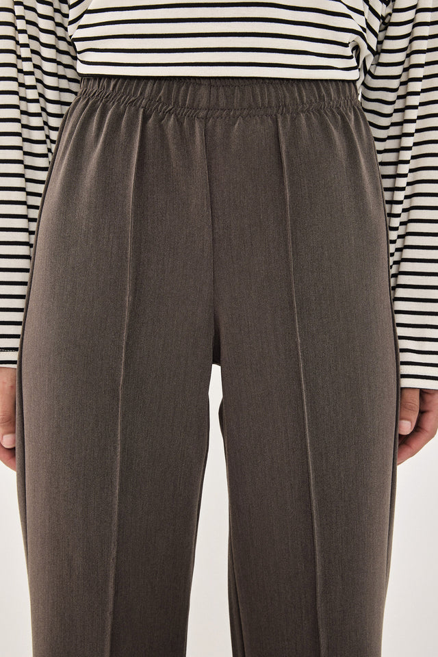 מכנסיים מחוייטים ליונס גומי אפור כהה