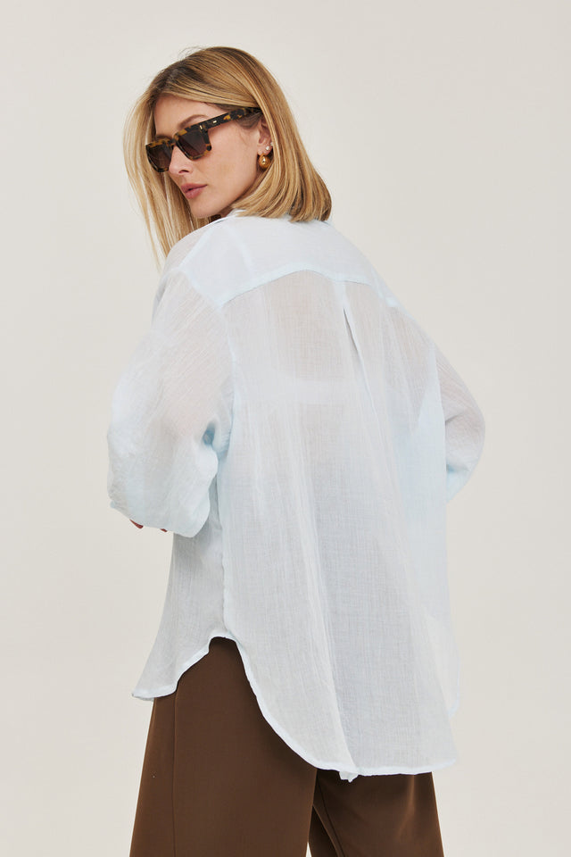 חולצה מכופתרת או-לה-לה בויפרנד שרוולים תפוחים שמנת