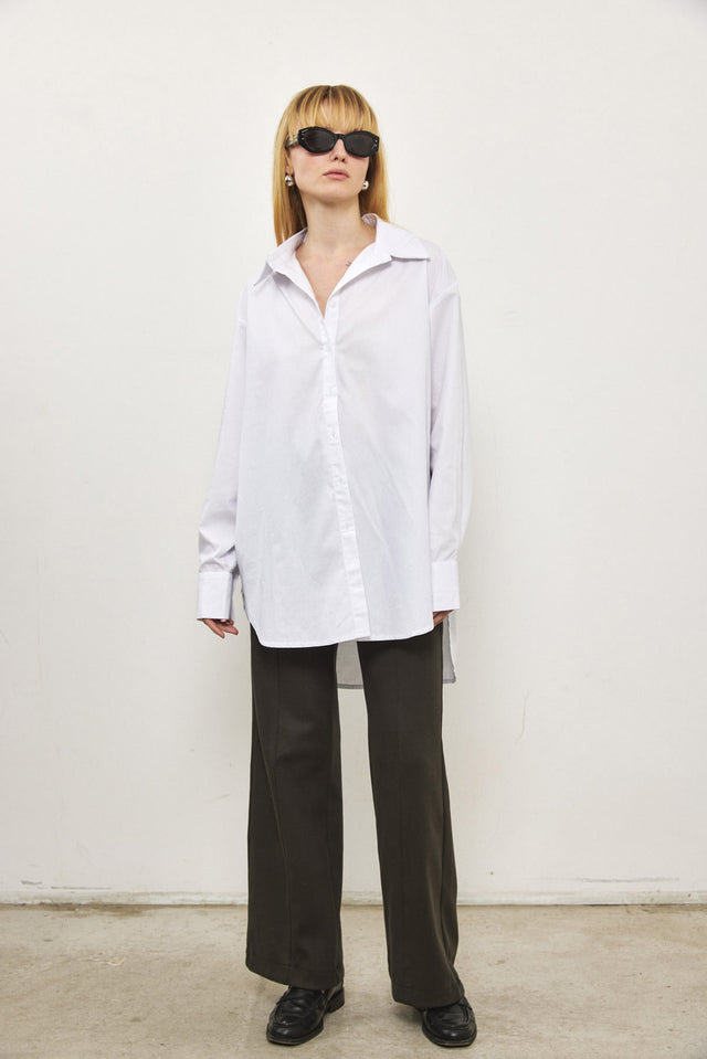 חולצה מכופתרת בויפרנד פטריס לבנה