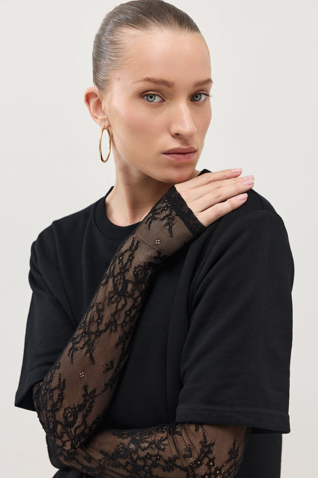 חולצת באטר שרוולי תחרה מתחלפים שחור-לבן