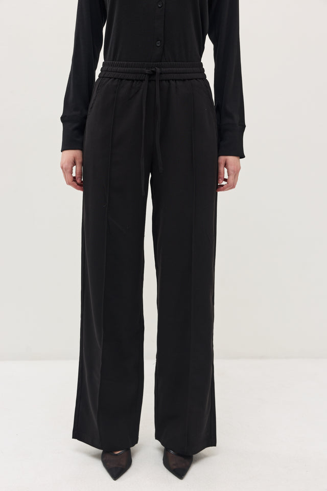 מכנסיים מחוייטים בריוש גומי שחורים