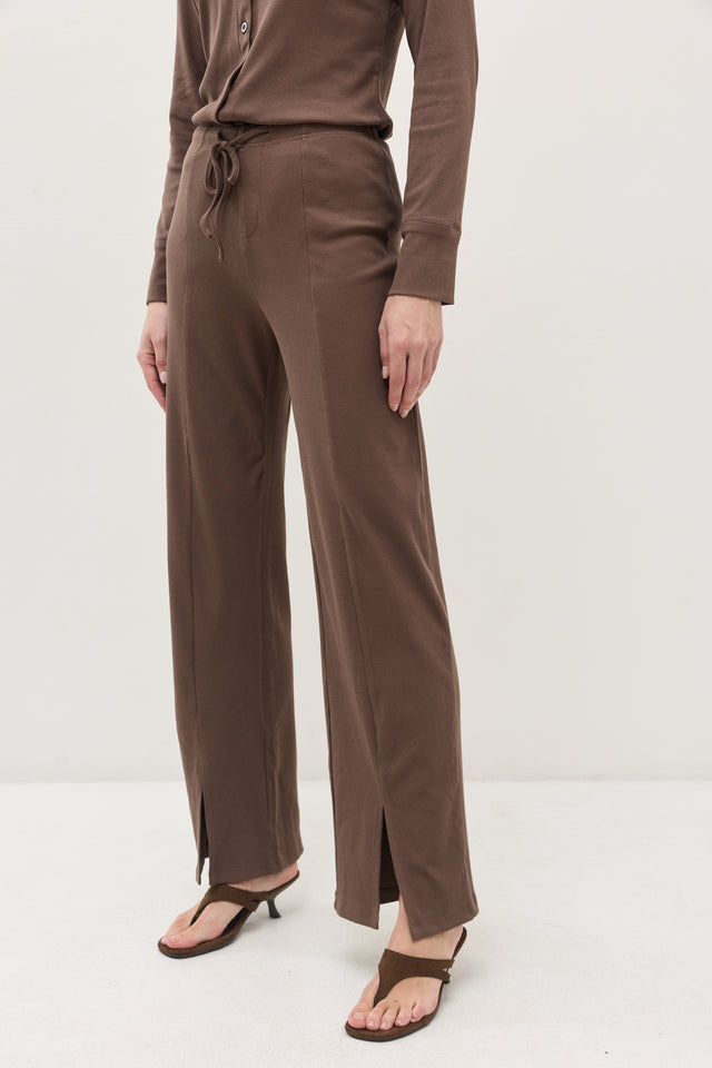 מכנסי קקאו ריב פתח קדמי חום טראפל