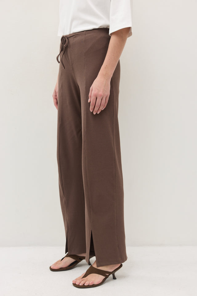 מכנסי קקאו ריב פתח קדמי חום טראפל