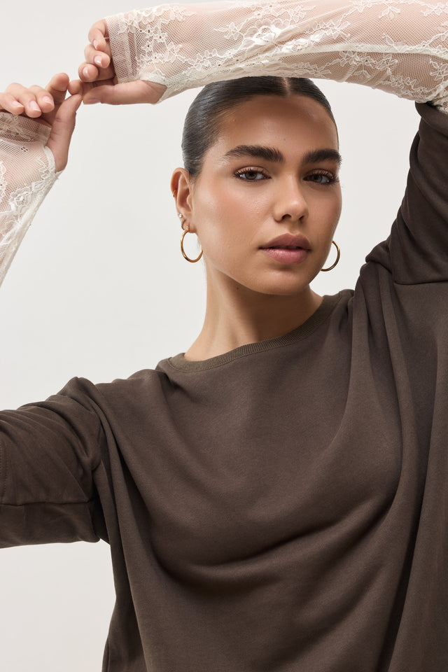 חולצת ספיריט מפתח עגול קצרה שרוולי תחרה חומה