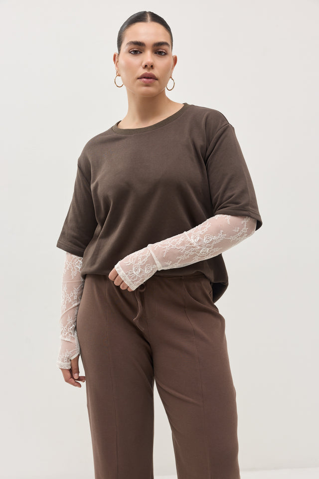 חולצת באטר שרוולי תחרה מתחלפים שחור-לבן