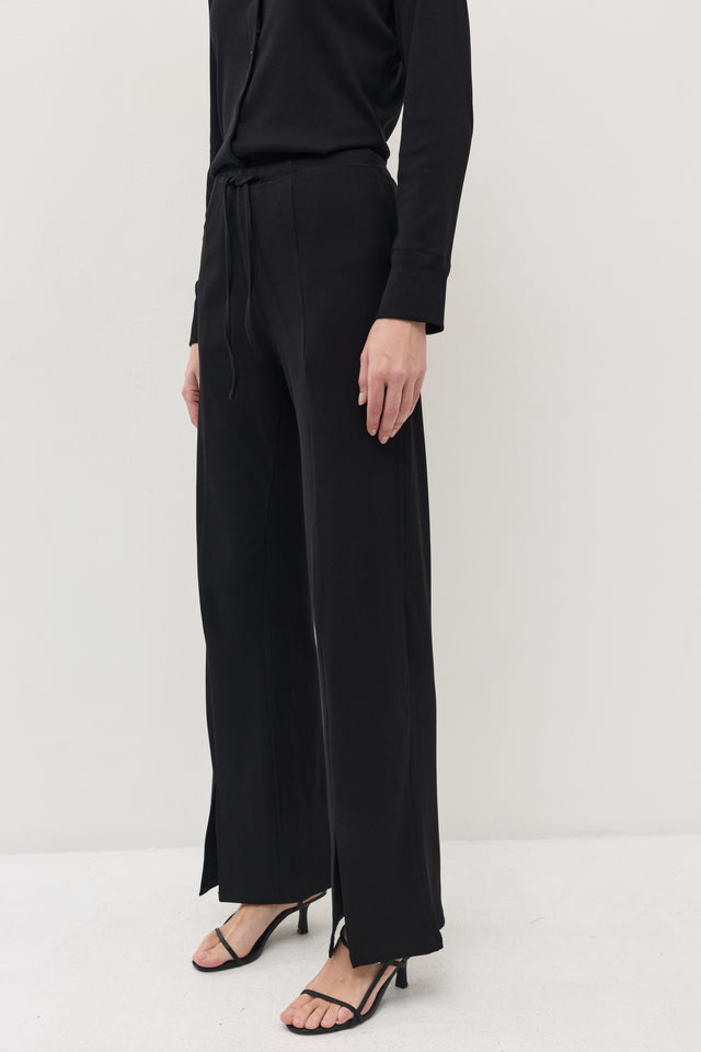 מכנסי קקאו ריב פתח קדמי שחורים