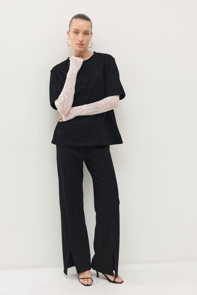 חולצת באטר שרוולי תחרה מתחלפים שחור-לבן