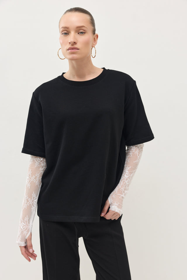 חולצת באטר שרוולי תחרה מתחלפים שחור-לבן