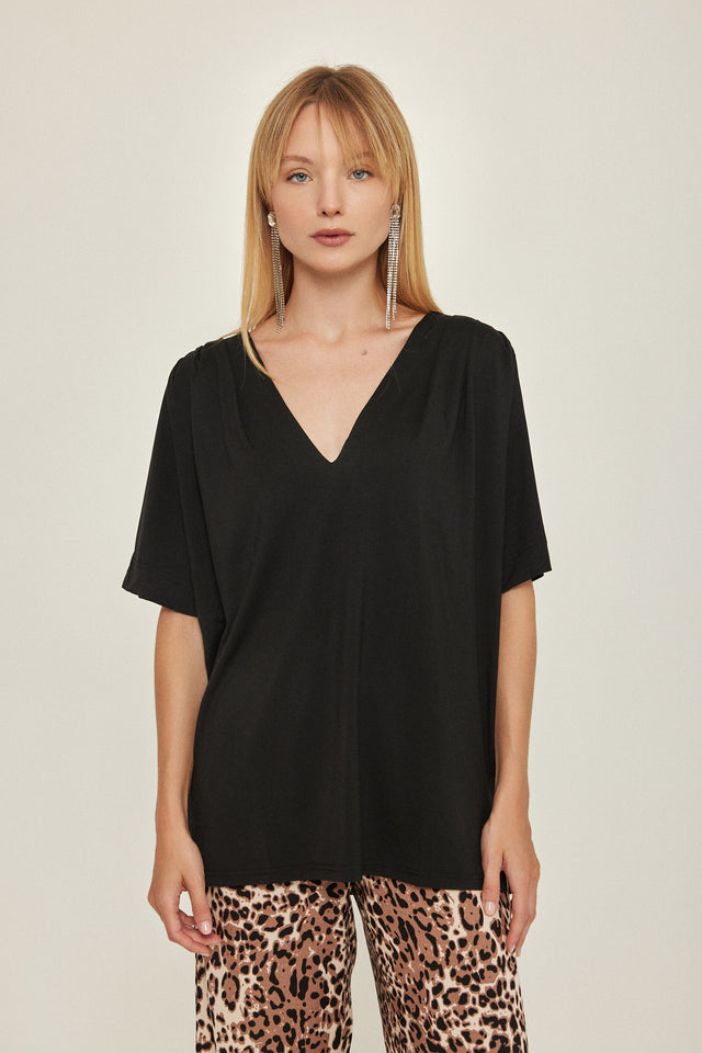 חולצת וי לייק כפלים מודל שחור