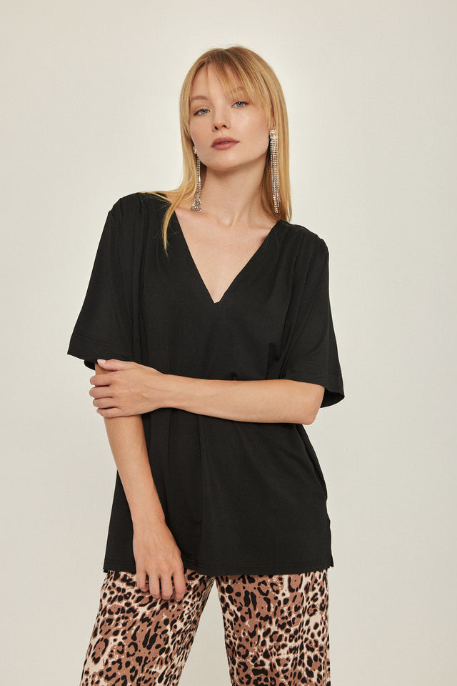 חולצת וי לייק כפלים מודל שחור