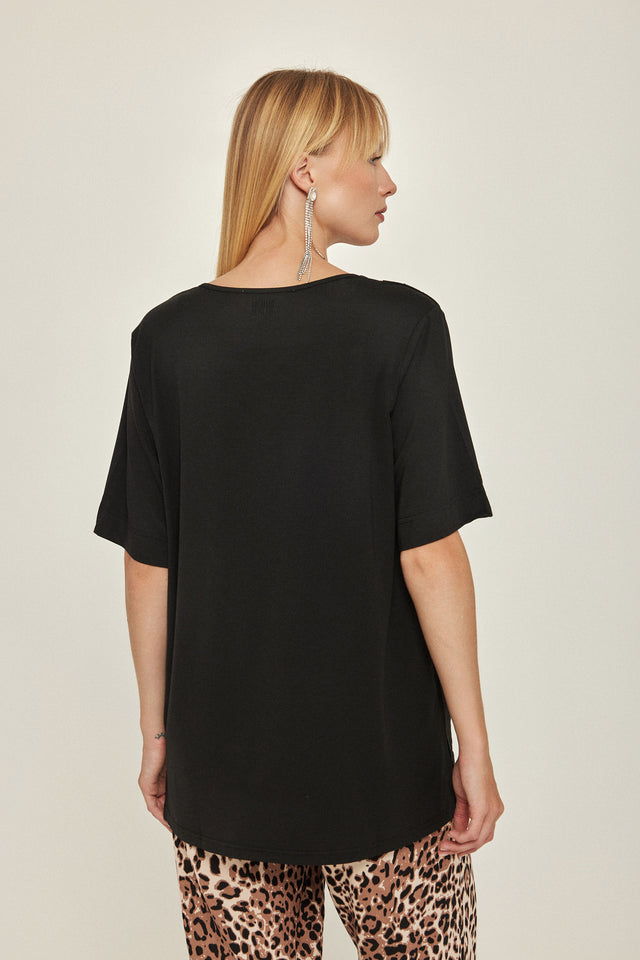 חולצת וי לייק כפלים מודל שחור