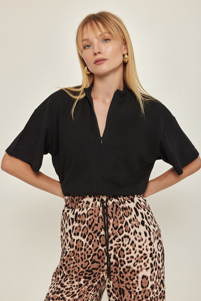 מכנסיים וייב כותנה גומי ודיטייל פפלום ארוכים מנומרים