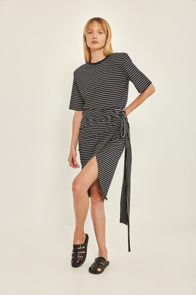 חצאית מעטפת ברד אנד באטר פסים שחור לבן