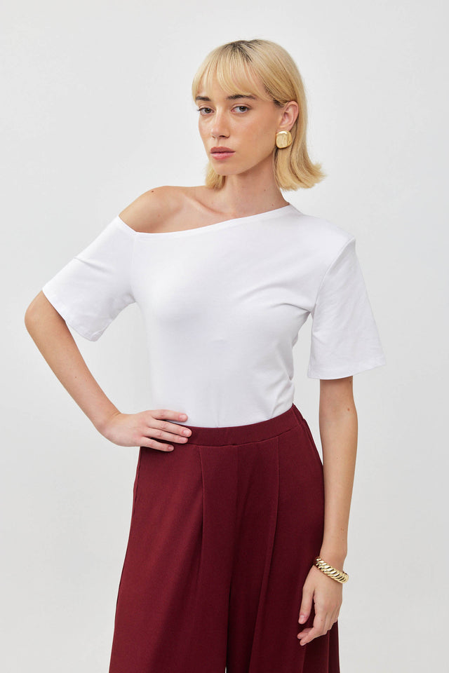 חולצת פרש אוף שולדר כרית לבנה