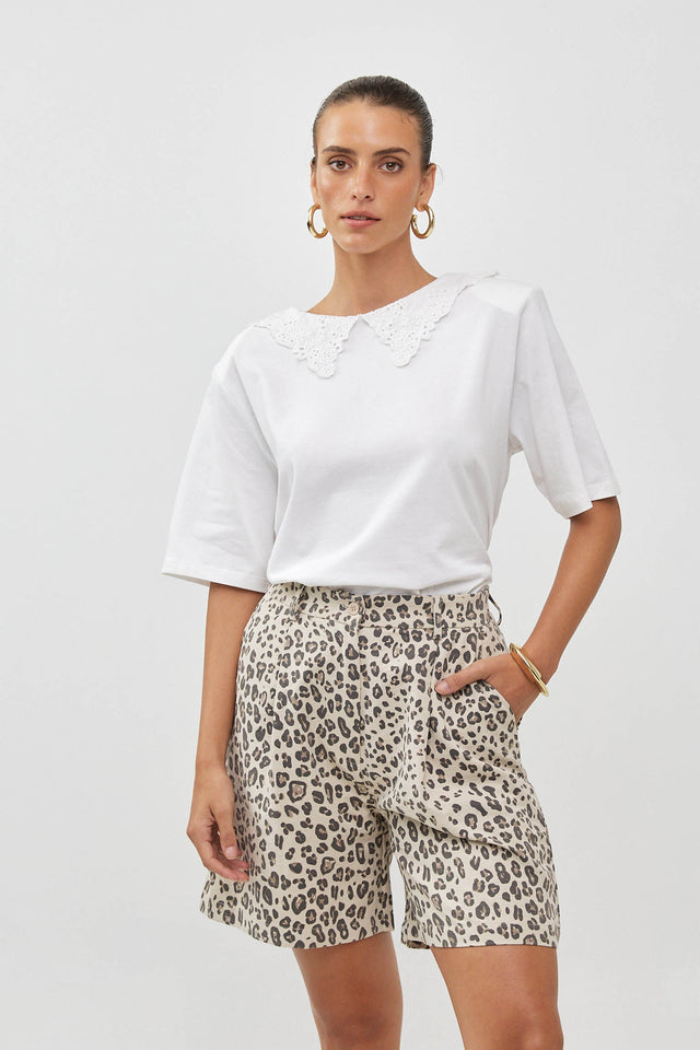 חולצת רייס כריות כתפיים נשלפות צווארון תחרה לבנה