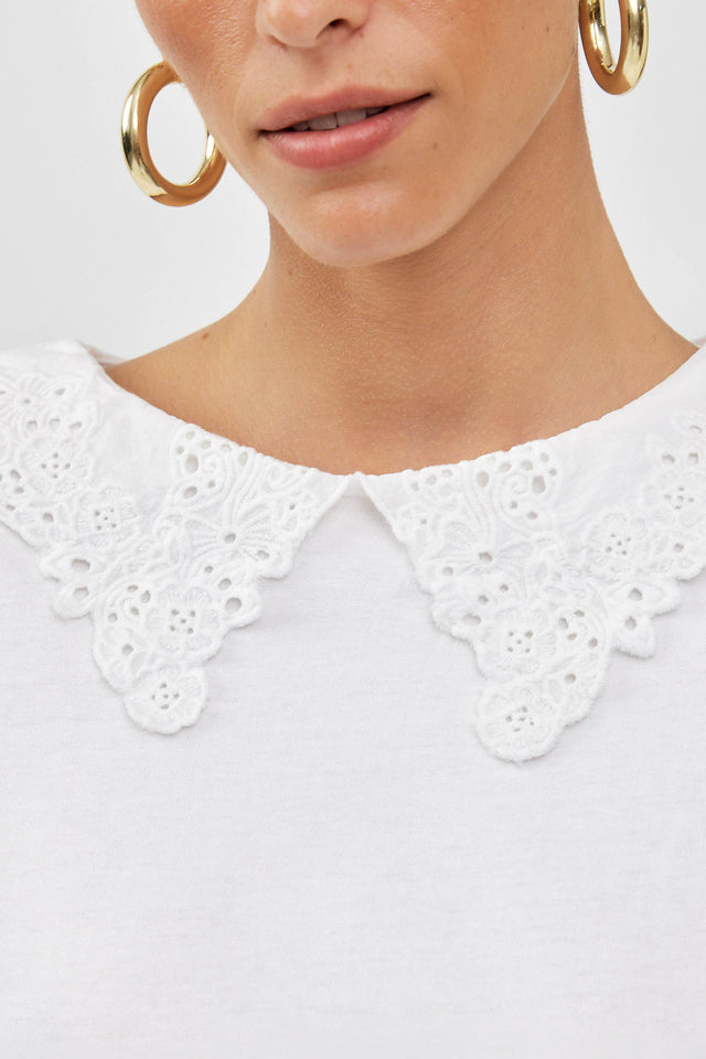 חולצת רייס כריות כתפיים נשלפות צווארון תחרה לבנה