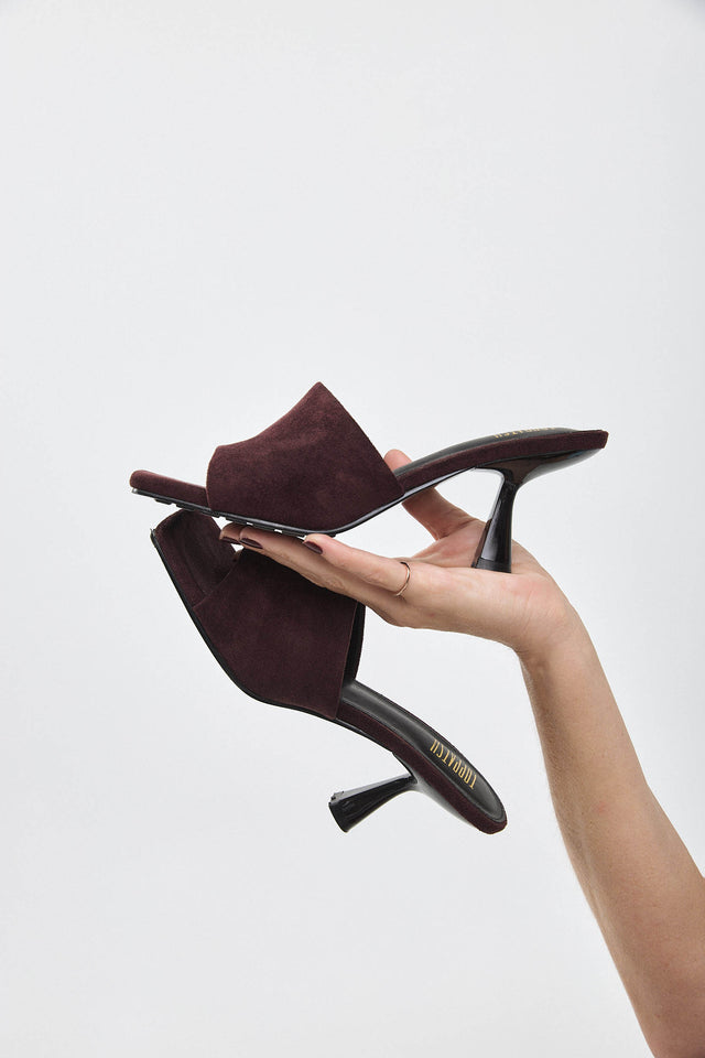 סנדלי מיול קאלו עקב זמש בורגנדי