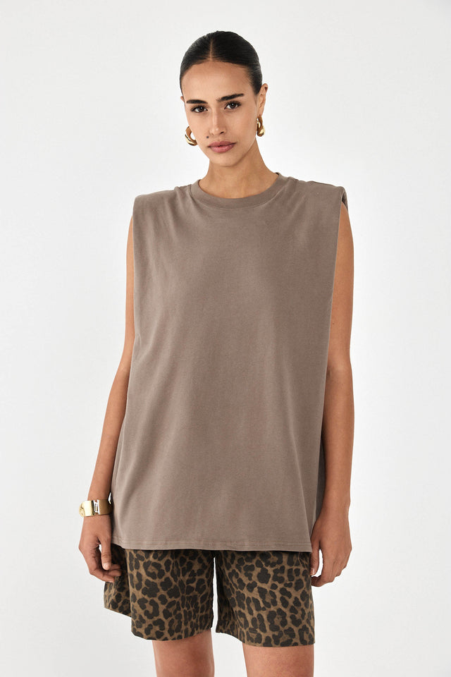 חולצת קנדי ללא שרוולים כריות כתפיים קאמל