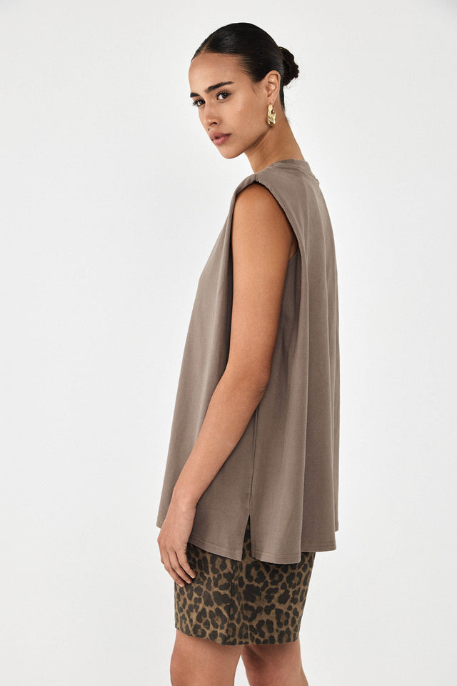 חולצת קנדי ללא שרוולים כריות כתפיים קאמל