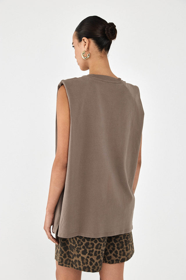 חולצת קנדי ללא שרוולים כריות כתפיים קאמל