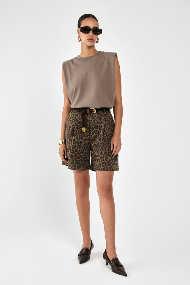 מכנסי ברמודה פרצל מחוייטים חום מנומר