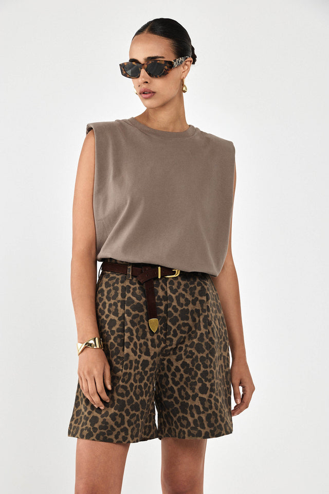 מכנסי ברמודה פרצל מחוייטים חום מנומר