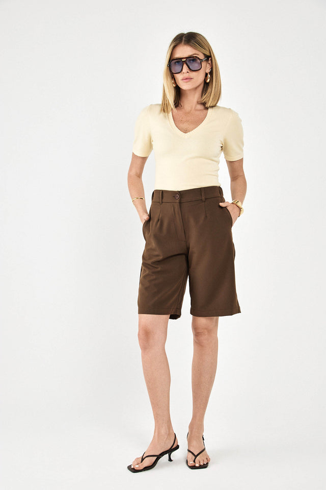 מכנסי קפה ברמודה מחויטים ישרים חום