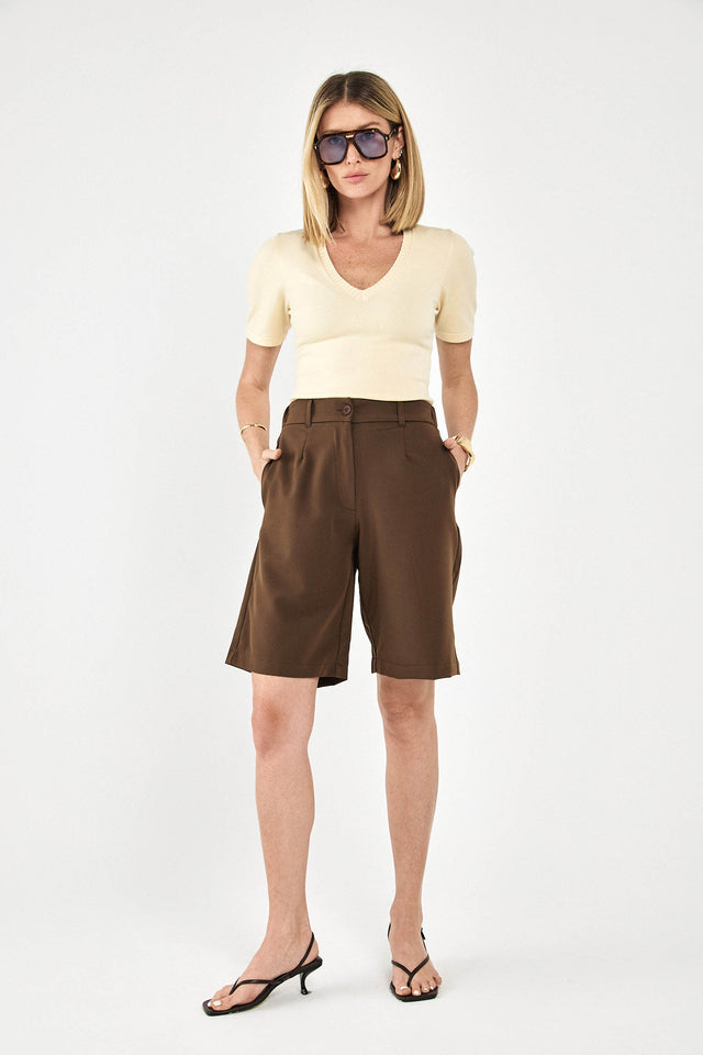 מכנסי קפה ברמודה מחויטים ישרים חום