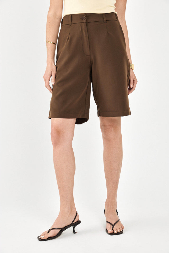 מכנסי קפה ברמודה מחויטים ישרים חום