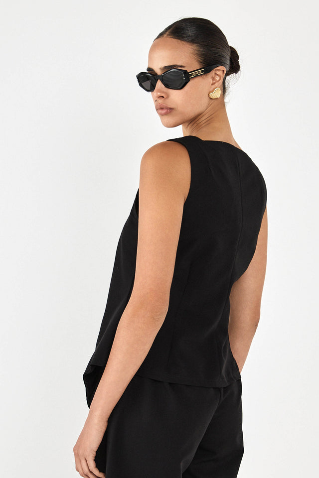 וסט מקיאטו מפתח מרובע שחור