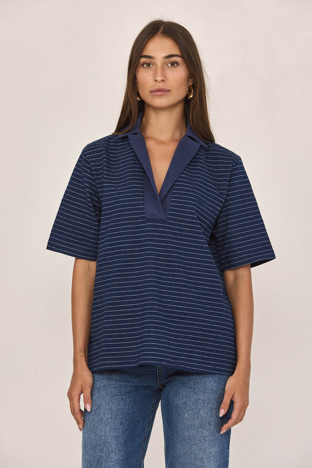 חולצת פולו סטייטמנט פסים נייבי לבן