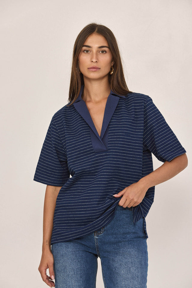 חולצת פולו סטייטמנט פסים נייבי לבן