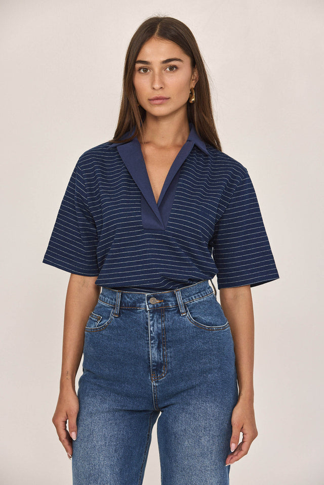 חולצת פולו סטייטמנט פסים נייבי לבן